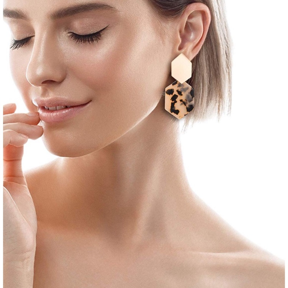 Acrylic bohemian fashion earring.